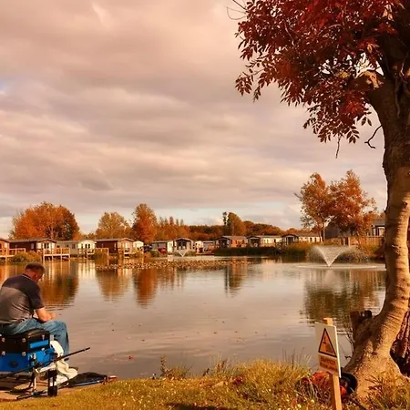 Autumn Hot Tub - Fishing בקתה